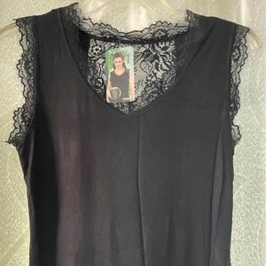 Womans Black Top With Lace Beck.one size